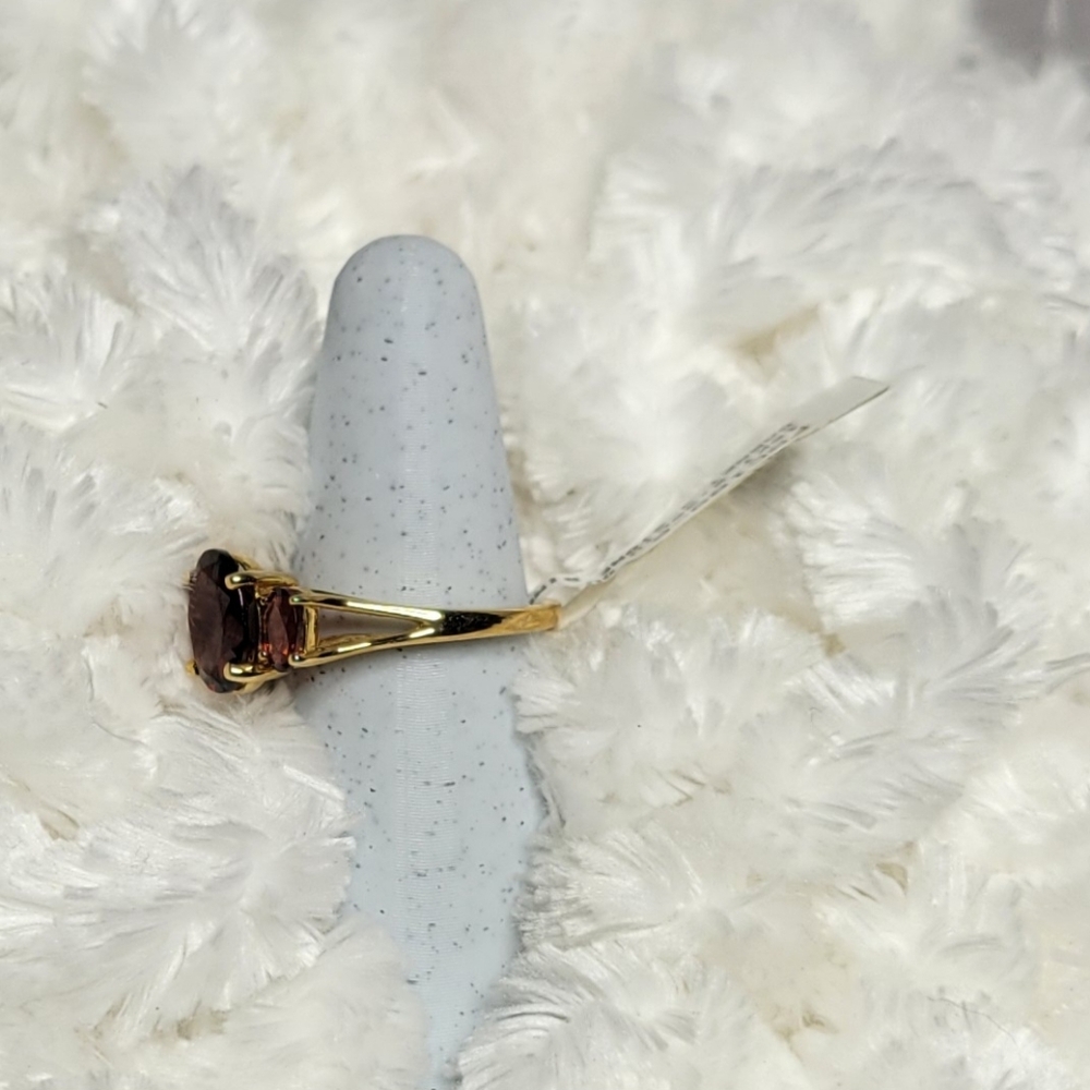 10K Yellow Gold 3 Stone Garnet Ring - Picture 6 of 10